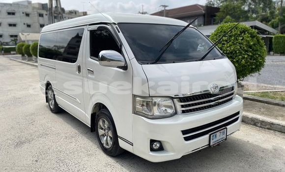 Buy Used Toyota Ventury White Car in Phra Nakhon Si Ayutthaya in Phra Nakhon Si Ayutthaya