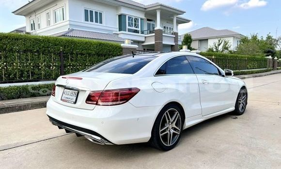 ซื้อ รถมือสอง Mercedes-Benz E200 ขาว รถยนต์ ใน %{เมือง} ใน กรุงเทพมหานคร ซื้อ รถมือสอง Mercedes-Benz E200 ขาว รถยนต์ ใน %{เมือง} ใน กรุงเทพมหานคร