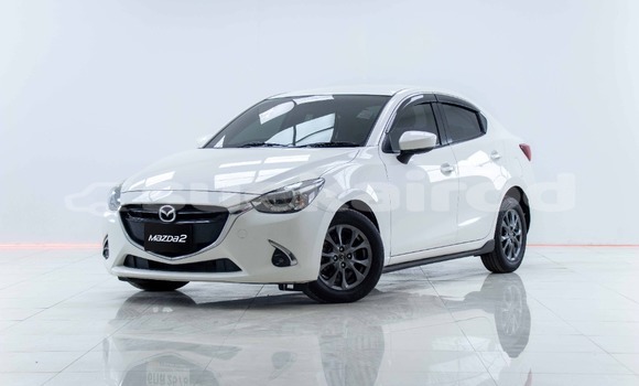 ซื้อ รถมือสอง Mazda 2 ขาว รถยนต์ ใน %{เมือง} ใน กรุงเทพมหานคร