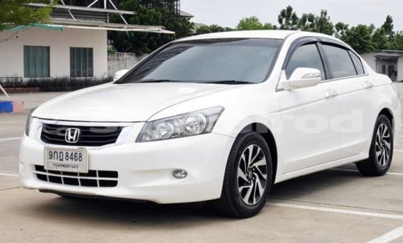ซื้อ รถมือสอง Honda Accord ขาว รถยนต์ ใน %{เมือง} ใน กรุงเทพมหานคร