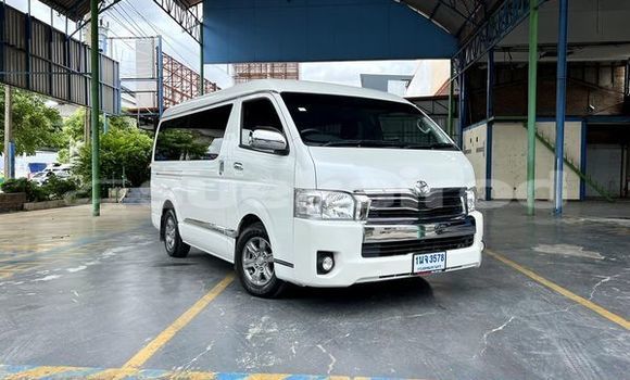 ซื้อ รถมือสอง Toyota Ventury ขาว รถยนต์ ใน %{เมือง} ใน กรุงเทพมหานคร