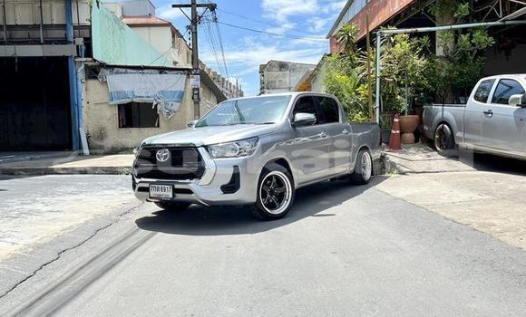 ซื้อ รถมือสอง Toyota Hiluxe Revo เงิน รถยนต์ ใน %{เมือง} ใน กรุงเทพมหานคร