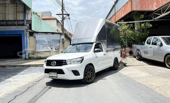 ซื้อ รถมือสอง Toyota Hiluxe Revo ขาว รถยนต์ ใน %{เมือง} ใน กรุงเทพมหานคร
