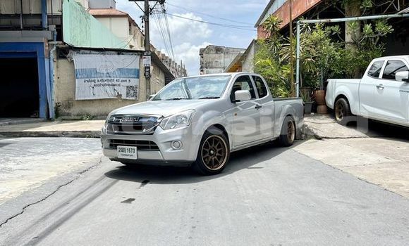 ซื้อ รถมือสอง Isuzu D-Max เงิน รถยนต์ ใน %{เมือง} ใน กรุงเทพมหานคร
