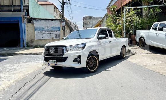Buy Used Toyota Hiluxe Revo White Car in Bangkok in Bangkok