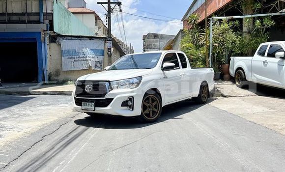 Buy Used Toyota Hiluxe Revo White Car in Bangkok in Bangkok