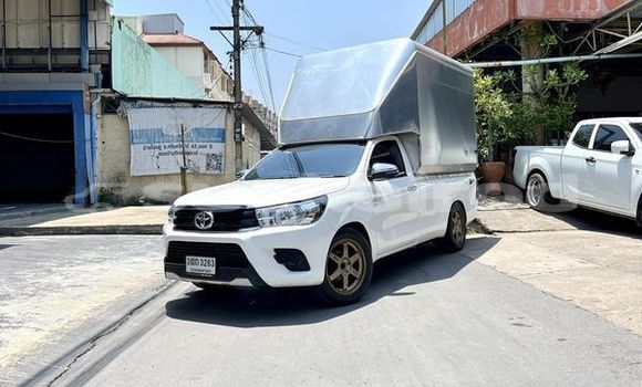 Buy Used Toyota Hiluxe Revo White Car in Bangkok in Bangkok