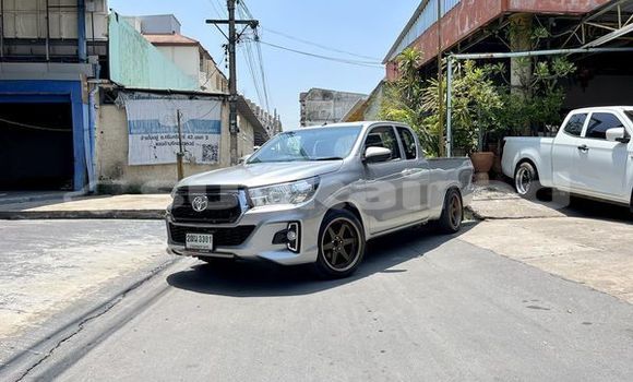 ซื้อ รถมือสอง Toyota Hiluxe Revo เงิน รถยนต์ ใน %{เมือง} ใน กรุงเทพมหานคร