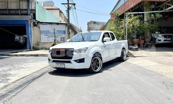 Buy Used Isuzu D-Max White Car in Bangkok in Bangkok