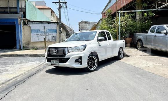 Buy Used Toyota Hiluxe Revo White Car in Bangkok in Bangkok