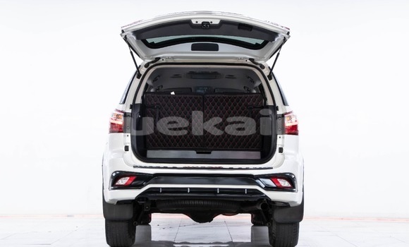 Buy Used Isuzu MU-X White Car in Bangkok in Bangkok Buy Used Isuzu MU-X White Car in Bangkok in Bangkok