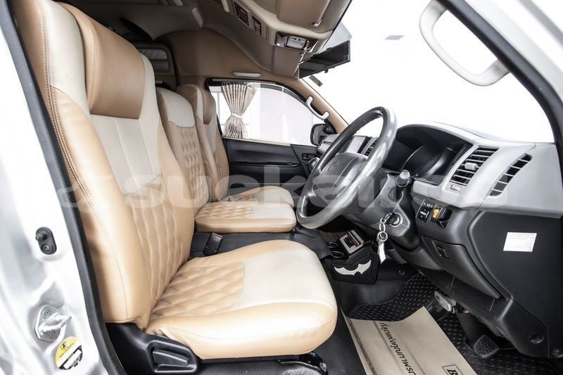 Big with watermark toyota commuter bangkok bangkok 62203