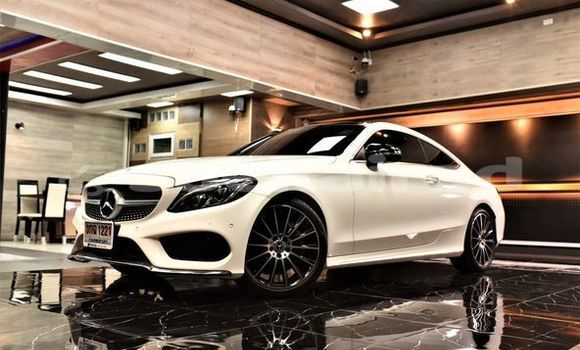 ซื้อ รถมือสอง Mercedes-Benz C250 coupe ขาว รถยนต์ ใน %{เมือง} ใน กรุงเทพมหานคร
