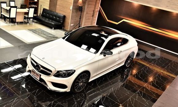 ซื้อ รถมือสอง Mercedes-Benz C250 coupe ขาว รถยนต์ ใน %{เมือง} ใน กรุงเทพมหานคร ซื้อ รถมือสอง Mercedes-Benz C250 coupe ขาว รถยนต์ ใน %{เมือง} ใน กรุงเทพมหานคร