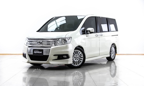 Buy Used Honda Stepwgn White Car in Bangkok in Bangkok