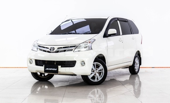 ซื้อ รถมือสอง Toyota Avanza ขาว รถยนต์ ใน %{เมือง} ใน กรุงเทพมหานคร