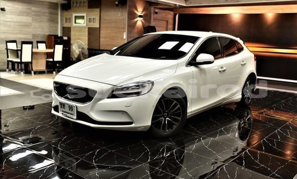 ซื้อ รถมือสอง Volvo V40 ขาว รถยนต์ ใน %{เมือง} ใน กรุงเทพมหานคร ซื้อ รถมือสอง Volvo V40 ขาว รถยนต์ ใน %{เมือง} ใน กรุงเทพมหานคร