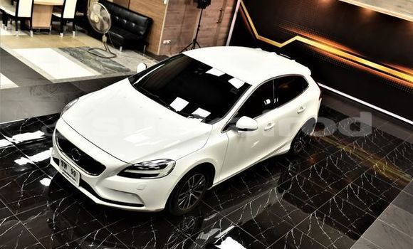 ซื้อ รถมือสอง Volvo V40 ขาว รถยนต์ ใน %{เมือง} ใน กรุงเทพมหานคร ซื้อ รถมือสอง Volvo V40 ขาว รถยนต์ ใน %{เมือง} ใน กรุงเทพมหานคร