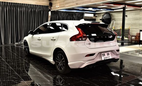 ซื้อ รถมือสอง Volvo V40 ขาว รถยนต์ ใน %{เมือง} ใน กรุงเทพมหานคร ซื้อ รถมือสอง Volvo V40 ขาว รถยนต์ ใน %{เมือง} ใน กรุงเทพมหานคร