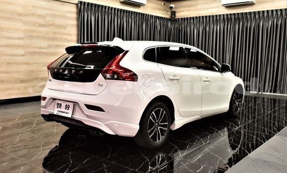 ซื้อ รถมือสอง Volvo V40 ขาว รถยนต์ ใน %{เมือง} ใน กรุงเทพมหานคร ซื้อ รถมือสอง Volvo V40 ขาว รถยนต์ ใน %{เมือง} ใน กรุงเทพมหานคร