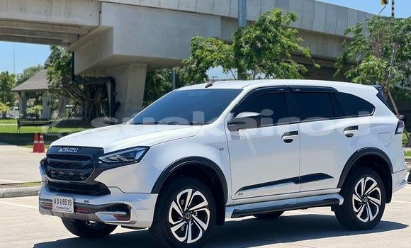 Buy Used Isuzu MU-X White Car in Bangkok in Bangkok