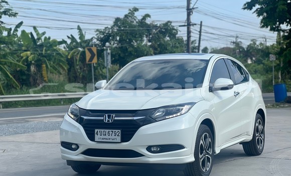 Buy Used Honda HR-V White Car in Bangkok in Bangkok
