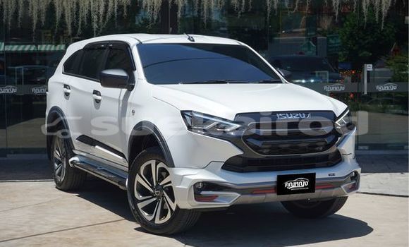 Buy Used Isuzu MU-X White Car in Bangkok in Bangkok