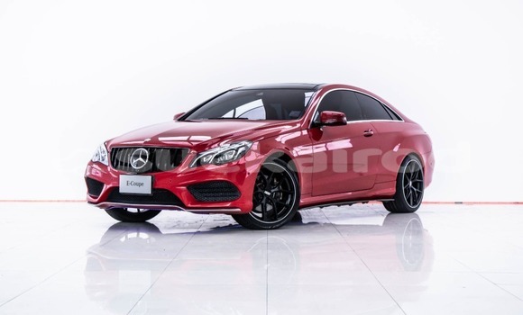 ซื้อ รถมือสอง Mercedes-Benz E-Classe สีแดง รถยนต์ ใน %{เมือง} ใน กรุงเทพมหานคร