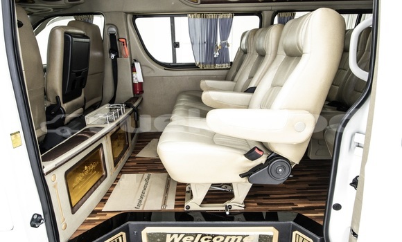 Buy Used Toyota Commuter White Car in Bangkok in Bangkok Buy Used Toyota Commuter White Car in Bangkok in Bangkok