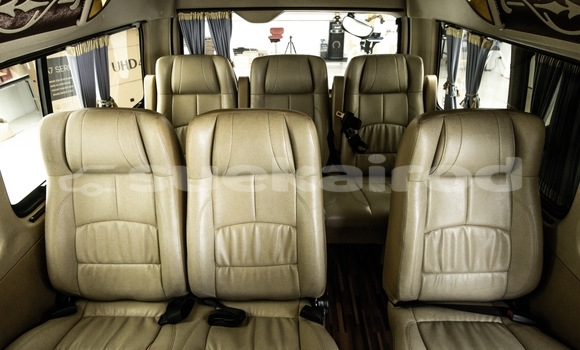 Buy Used Toyota Commuter White Car in Bangkok in Bangkok Buy Used Toyota Commuter White Car in Bangkok in Bangkok