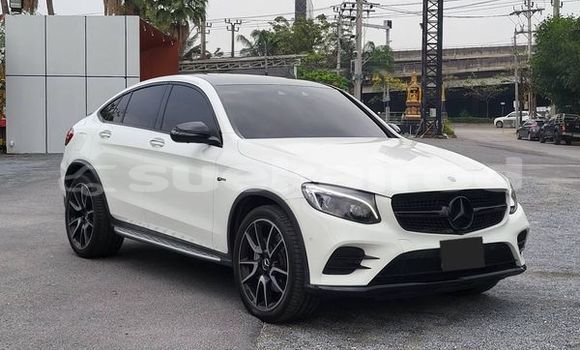 ซื้อ รถมือสอง Mercedes-Benz GLC ขาว รถยนต์ ใน %{เมือง} ใน กรุงเทพมหานคร