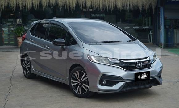 ซื้อ รถมือสอง Honda Jazz เงิน รถยนต์ ใน %{เมือง} ใน กรุงเทพมหานคร