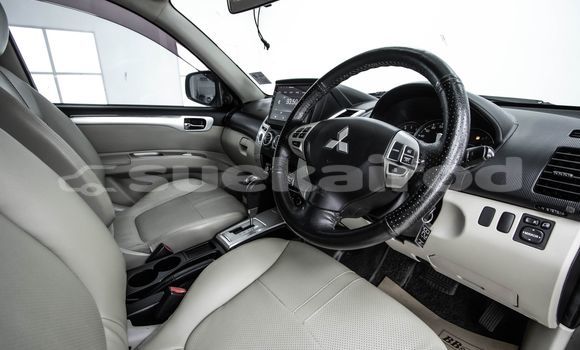 ซื้อ รถมือสอง Mitsubishi Pajero สีน้ำตาล รถยนต์ ใน %{เมือง} ใน กรุงเทพมหานคร ซื้อ รถมือสอง Mitsubishi Pajero สีน้ำตาล รถยนต์ ใน %{เมือง} ใน กรุงเทพมหานคร