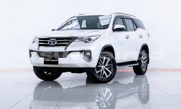 ซื้อ รถมือสอง Toyota Fortuner สีดำ รถยนต์ ใน %{เมือง} ใน กรุงเทพมหานคร