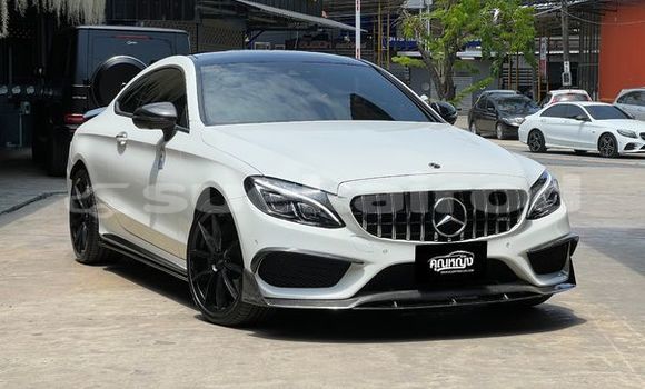 ซื้อ รถมือสอง Mercedes-Benz C250 coupe ขาว รถยนต์ ใน %{เมือง} ใน กรุงเทพมหานคร