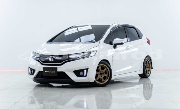 Buy Used Honda Jazz White Car in Bangkok in Bangkok