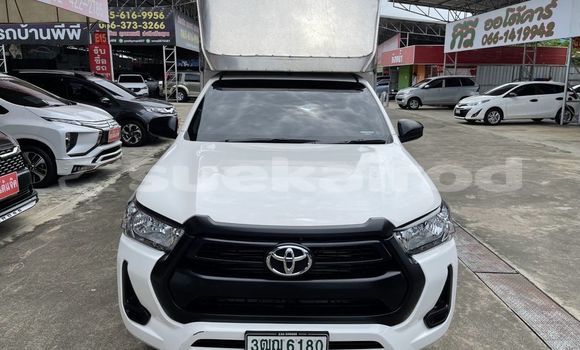 Buy Used Toyota Hiluxe Revo White Car in Bangkok in Bangkok