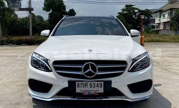 ซื้อ รถมือสอง Mercedes-Benz C-Classe ขาว รถยนต์ ใน %{เมือง} ใน กรุงเทพมหานคร