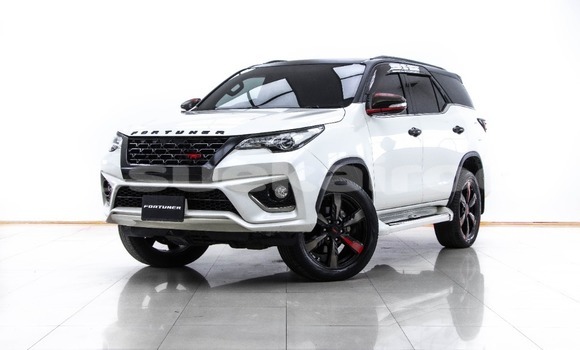 ซื้อ รถมือสอง Toyota Fortuner ขาว รถยนต์ ใน %{เมือง} ใน กรุงเทพมหานคร