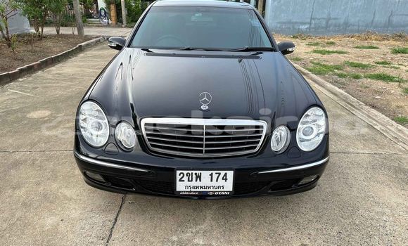 ซื้อ รถมือสอง Mercedes-Benz E200 สีดำ รถยนต์ ใน %{เมือง} ใน กรุงเทพมหานคร