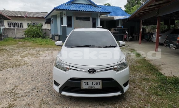 ซื้อ รถมือสอง Toyota Land Cruiser ขาว รถยนต์ ใน %{เมือง} ใน กรุงเทพมหานคร