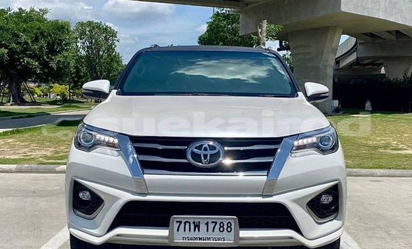 ซื้อ รถมือสอง Toyota Fortuner ขาว รถยนต์ ใน %{เมือง} ใน กรุงเทพมหานคร