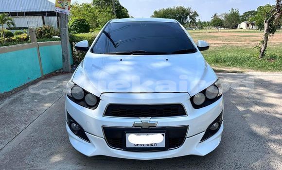 ซื้อ รถมือสอง Chevrolet Sonic ขาว รถยนต์ ใน %{เมือง} ใน กรุงเทพมหานคร