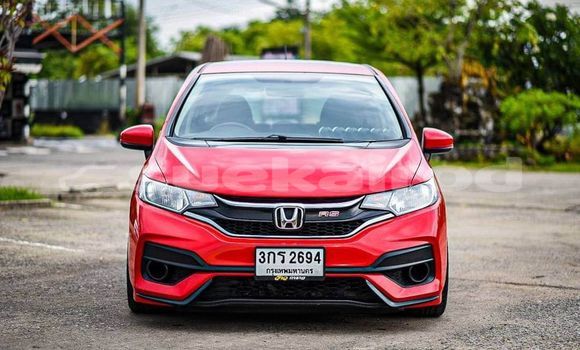 ซื้อ รถมือสอง Honda Jazz สีแดง รถยนต์ ใน %{เมือง} ใน กรุงเทพมหานคร
