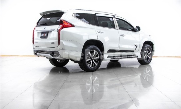 ซื้อ รถมือสอง Mitsubishi Pajero Sport ขาว รถยนต์ ใน %{เมือง} ใน กรุงเทพมหานคร ซื้อ รถมือสอง Mitsubishi Pajero Sport ขาว รถยนต์ ใน %{เมือง} ใน กรุงเทพมหานคร