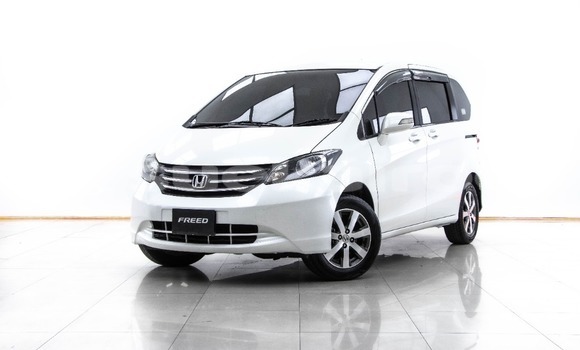 Buy Used Honda Freed White Car in Bangkok in Bangkok