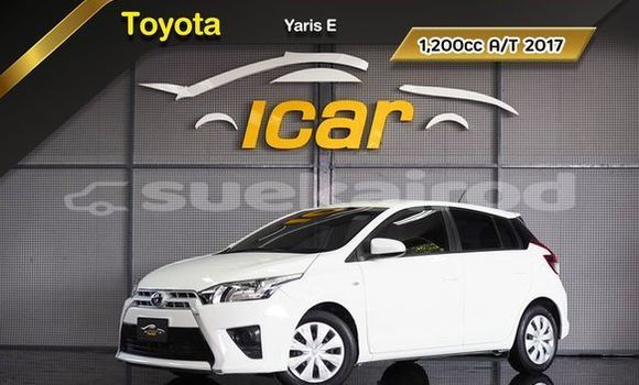 ซื้อ รถมือสอง Toyota Yaris ขาว รถยนต์ ใน %{เมือง} ใน ชลบุรี