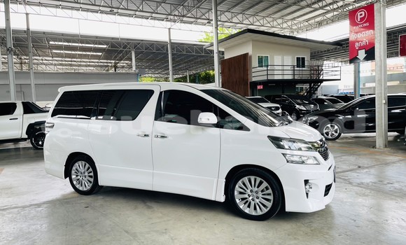 Buy Used Toyota Vellfire White Car in Bangkok in Bangkok Buy Used Toyota Vellfire White Car in Bangkok in Bangkok