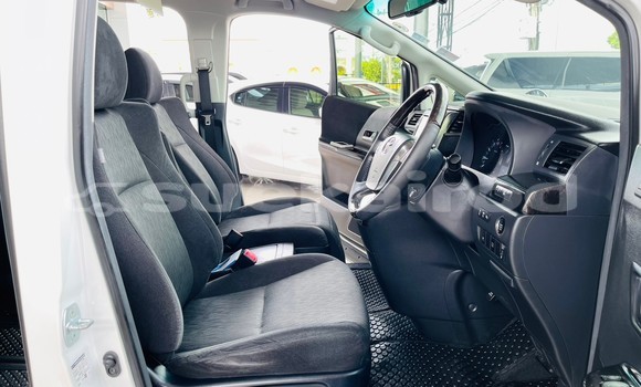 Buy Used Toyota Vellfire White Car in Bangkok in Bangkok Buy Used Toyota Vellfire White Car in Bangkok in Bangkok