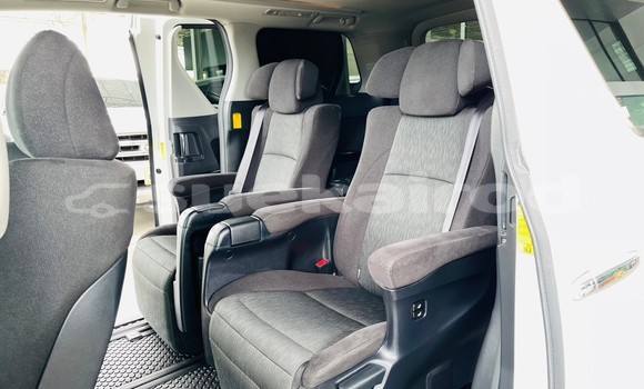 Buy Used Toyota Vellfire White Car in Bangkok in Bangkok Buy Used Toyota Vellfire White Car in Bangkok in Bangkok